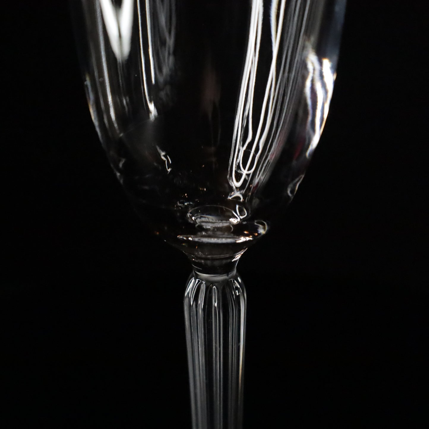 Sophisticated Aurora champagne flute, showcasing a refined silhouette and a slender stem, perfect for celebrations.