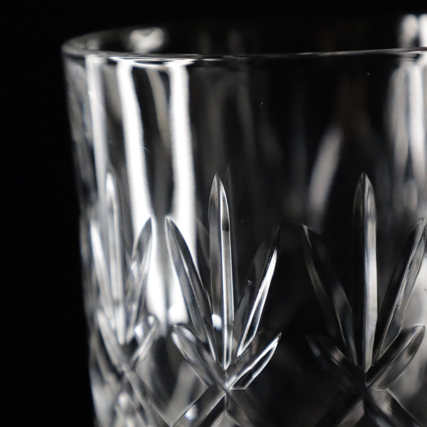 Sophisticated Crown diamond-cut tumblers, presented in a minimalist two-piece set for whisky or cocktail lovers.