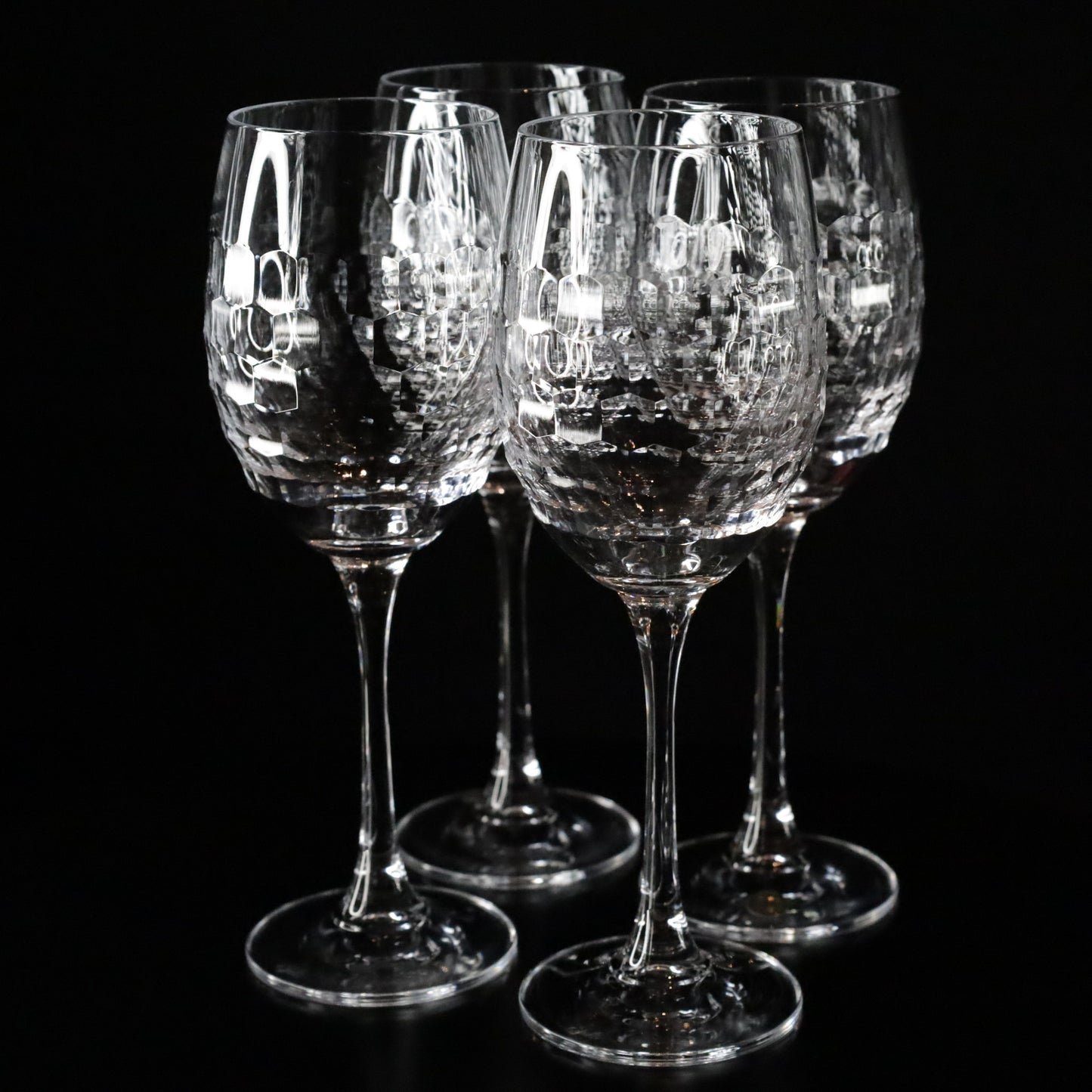 Stylish Lily crystal red wine glasses with detailed craftsmanship and a graceful appearance, ideal for fine dining or celebrations.