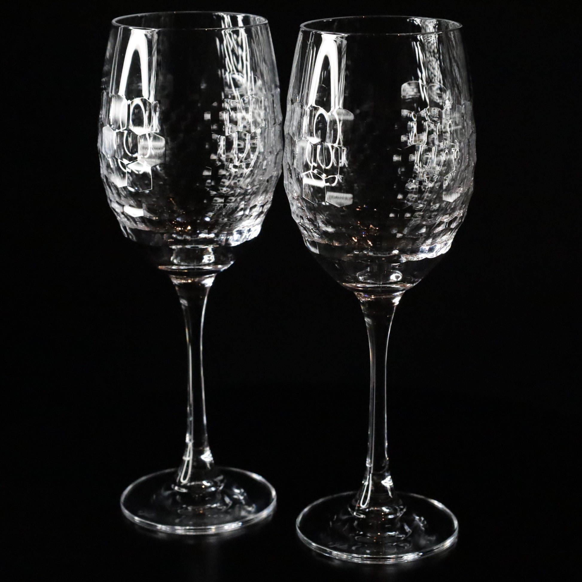 A pair of Lily red wine glasses crafted with a unique textured pattern, offering a luxurious and modern design for any occasion.